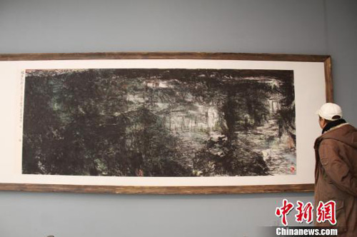 图为艺术家张志民的画作《风雨孔府》。　曾洁 摄